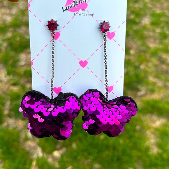 NWT Betsey Johnson Purple Sequin Heart Hematite Linear Drop Earrings - Picture 3 of 4